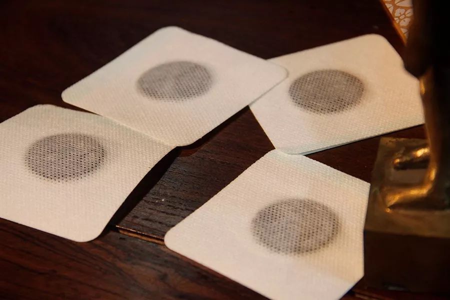 膏藥代加工廠家?guī)懔私猓航∽痔柡托底痔柕膮^(qū)別有哪些?